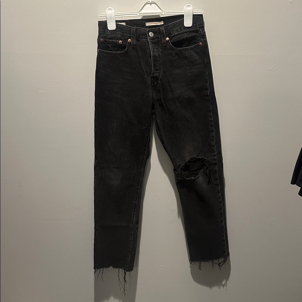 Women’s Black Distressed Levi’s Wedgie Jeans